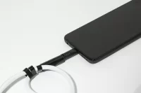 60W RPET kabel s náramkem na mobil bílá s potiskem loga - foto 3