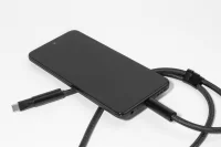 60W RPET kabel se šňůrkou na mobil černá s potiskem loga - foto 4