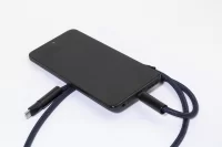 60W RPET kabel se šňůrkou na mobil tmavě modrá s potiskem loga - foto 3