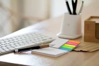 bloček se samolepícími lístky na zakázku přírodní s potiskem loga - foto 8