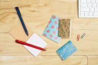 bloček se samolepícími lístky na zakázku přírodní s potiskem loga - foto 7