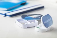 box na pilulky bílá s potiskem loga - foto 5