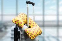 cestovní polštář na zakázku bílá s potiskem loga - foto 4