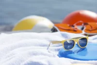 dětské sluneční brýle žlutá s potiskem loga - foto 5