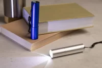 dobíjecí svítilna z recyklovaného hliníku stříbrná s potiskem loga - foto 6