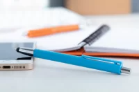 dotykové kuličkové pero světle modrá s potiskem loga - foto 3