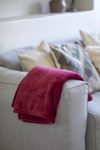 flanelová deka vínová s potiskem loga - foto 3