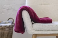 flanelová deka vínová s potiskem loga - foto 4