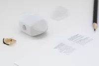 guma a ořezávátko bílá s potiskem loga - foto 4