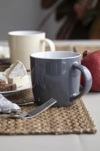 hrnek šedá s potiskem loga - foto 3