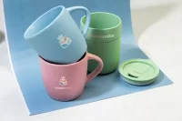 hrnek světle modrá s potiskem loga - foto 6