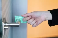 hygienický klíč bílá s potiskem loga - foto 12