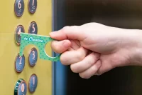 hygienický klíč bílá s potiskem loga - foto 13