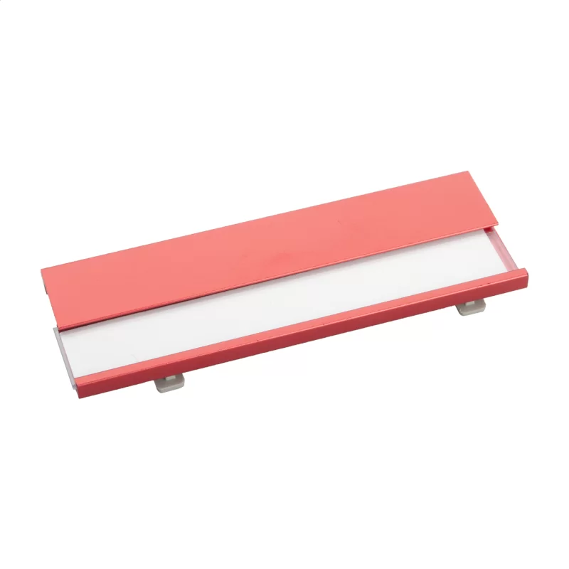 jmenovka červená s potiskem loga