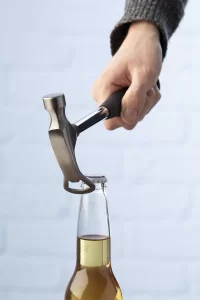 kladívko s otvírákem na láhve černá s potiskem loga - foto 4