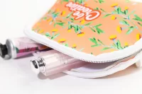 kosmetická taštička z RPET na zakázku bílá s potiskem loga - foto 3