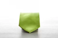 kravata jasně limetková zelená s potiskem loga - foto 3