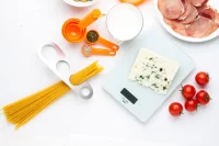 kuchyňská váha bílá s potiskem loga - foto 4