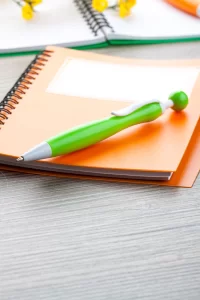 kuličkové pero limetková zelená s potiskem loga - foto 2