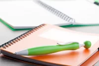 kuličkové pero limetková zelená s potiskem loga - foto 3