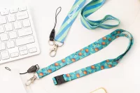lanyard na zakázku se sublimačním potiskem a s bezpečnostní přezkou bílá s potiskem loga - foto 5