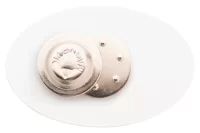 magnetický odznak bílá s potiskem loga - foto 2