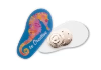 magnetický odznak bílá s potiskem loga - foto 12