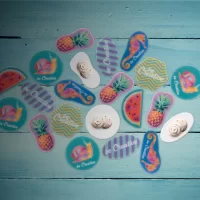 magnetický odznak bílá s potiskem loga - foto 14