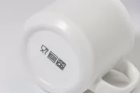 matný vintage hrnek bílá s potiskem loga - foto 5