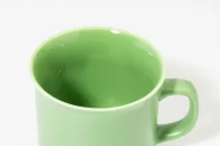 matný vintage hrnek limetková zelená s potiskem loga - foto 4