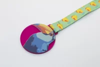 medaile na zakázku průhledná růžová s potiskem loga - foto 4