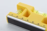 multifunkční přívěšek na klíče žlutá s potiskem loga - foto 3