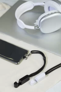 náramek z RPET s držákem na mobil černá s potiskem loga - foto 5