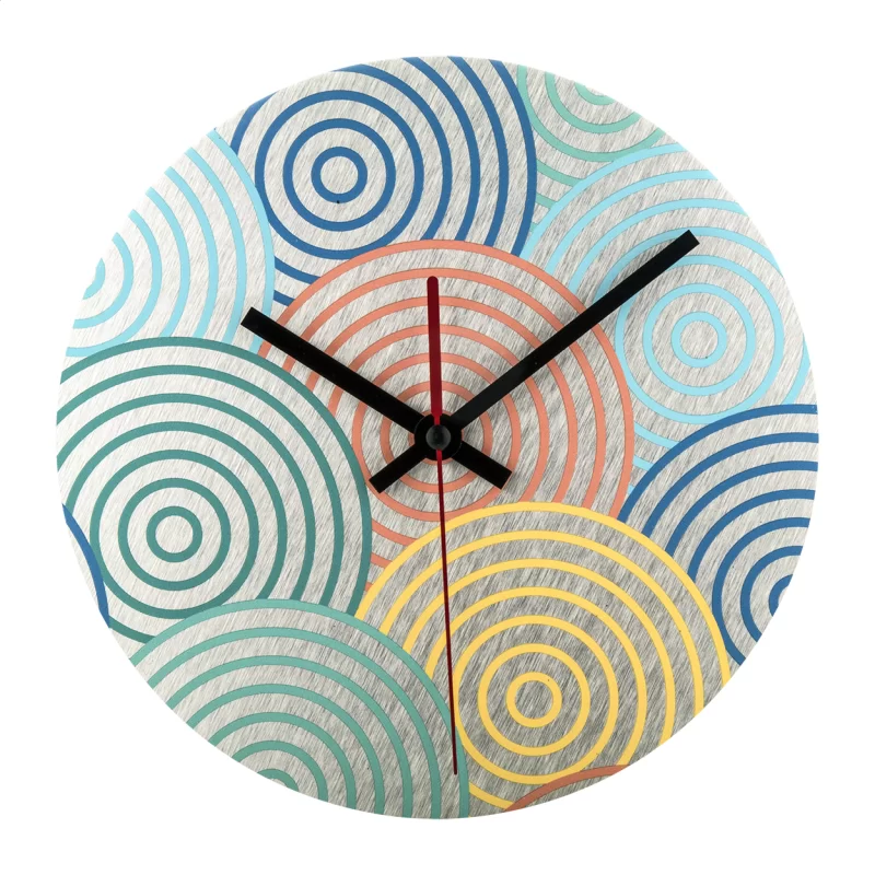 nástěnné hodiny stříbrná s potiskem loga