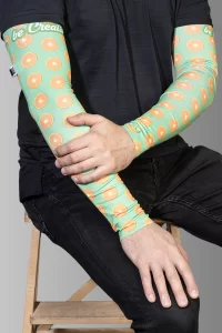 návleky na ruce z RPET na zakázku bílá s potiskem loga - foto 5