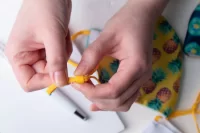 obličejová maska na zakázku žlutá s potiskem loga - foto 6