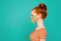 obličejová maska na zakázku žlutá s potiskem loga - foto 9