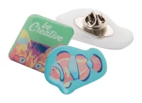 odznak na zakázku bílá s potiskem loga