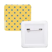 odznak se špendlíkem bílá s potiskem loga