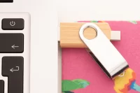 OTG USB flash disk přírodní s potiskem loga - foto 9