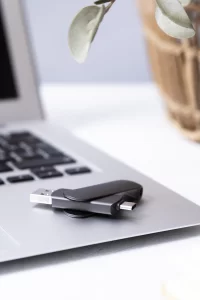 OTG USB flash disk tmavě šedá s potiskem loga - foto 7