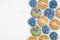 placka - odznak se špendlíkem bílá s potiskem loga - foto 8