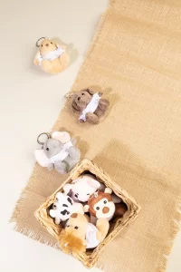 plyšový přívěsek na klíče s slonem šedá s potiskem loga - foto 6