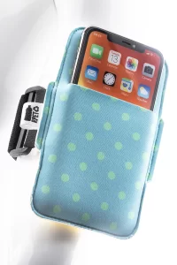 pouzdro na ruku na mobil na zakázku bílá s potiskem loga - foto 7