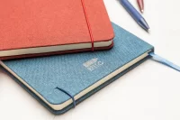 poznámkový blok z RPET modrá s potiskem loga - foto 4