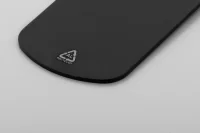 přívěšek na klíče černá s potiskem loga - foto 3