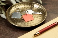 přívěsek na klíče červená s potiskem loga - foto 5