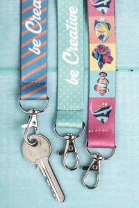 přívěšek na klíče na zakázku bílá s potiskem loga - foto 18