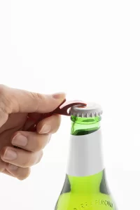 přívěšek na klíče s otvírákem červená s potiskem loga - foto 4