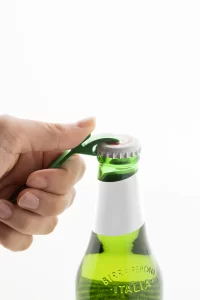 přívěšek na klíče s otvírákem zelená s potiskem loga - foto 4